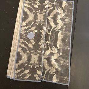 Manduka yogitoes hot yoga towel